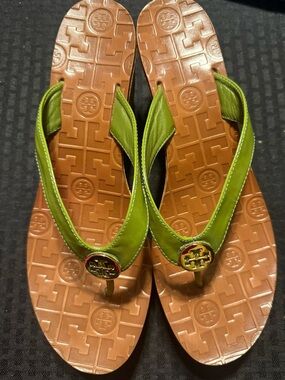Tory Burch Green Leather Flip Sandals with Gold Logo